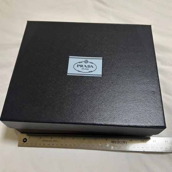 Prada Box - Picture 3 of 5